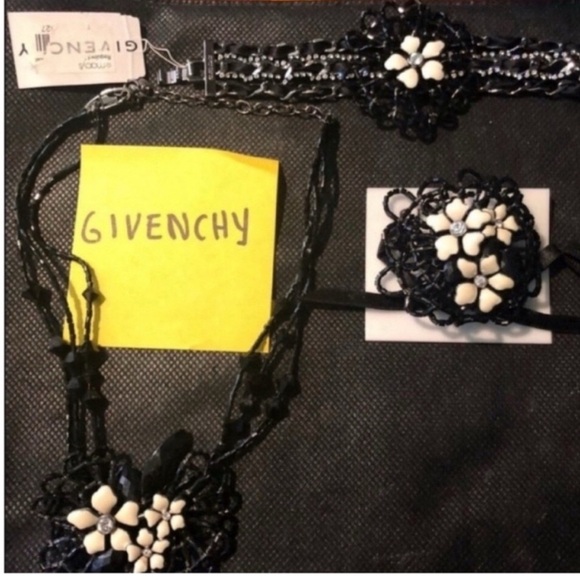 Givenchy Vintage Set Necklace Pin Bracelet Set Classic Black White Flower Iconic - Picture 1 of 5
